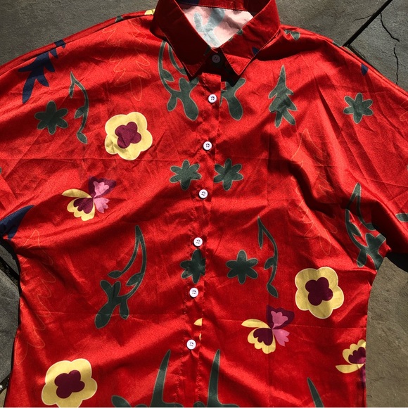 Red Flower and Leaf Pattern Button Down Blouse - Picture 3 of 5